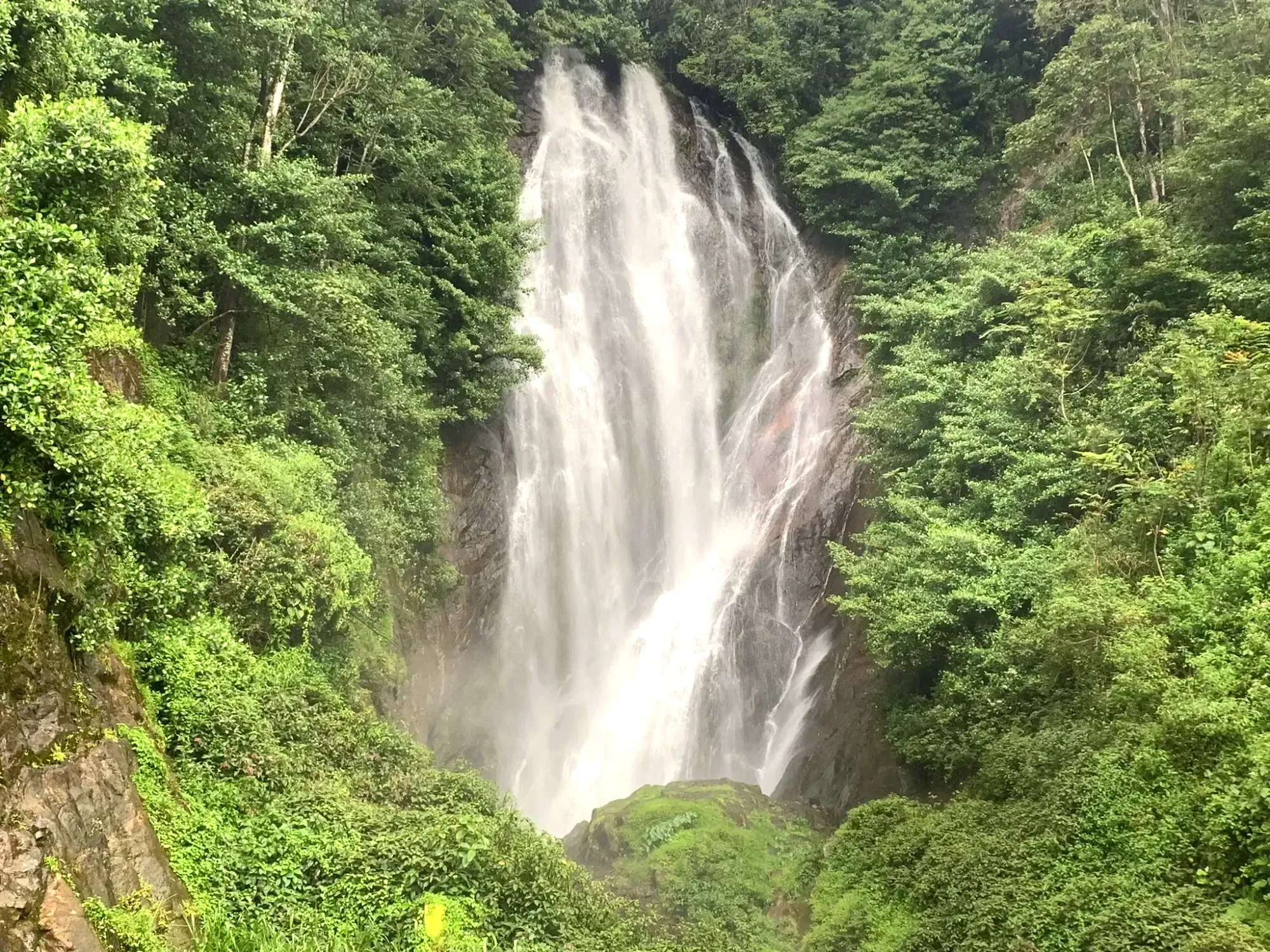 Mohini Ella waterfall near Maskeliya, Sri Lanka