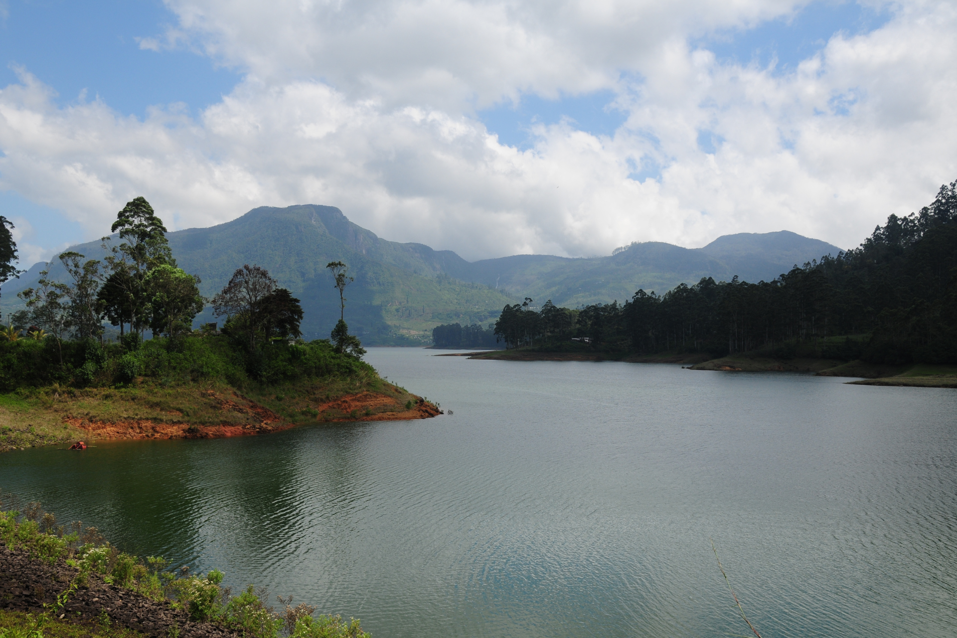 Maussakelle Reservoir in Maskeliya, Sri Lanka, surrounded by greenery and mountains