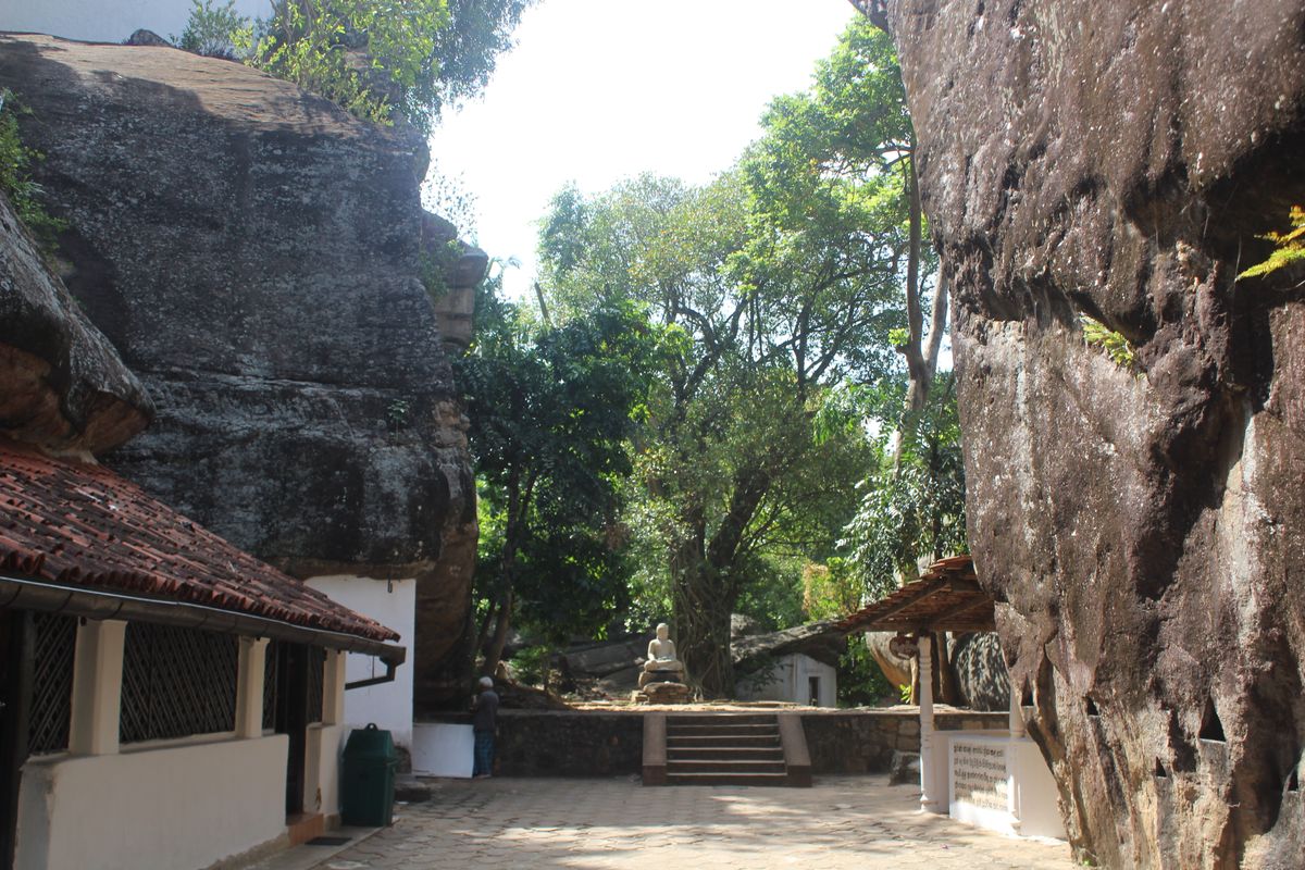 Aluviharaya Rock Cave Temple | Wonders of Ceylon